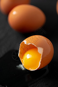 破了壳的鸡蛋美食高清图片素材