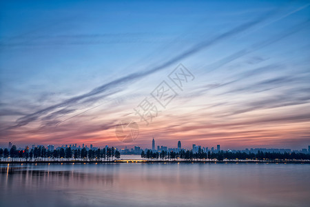 城市绿道夕阳晚霞下的武汉东湖绿道背景