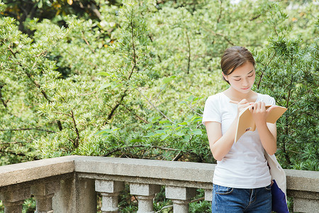 青春大学生学习图片