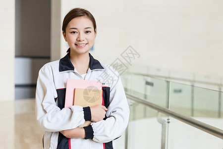 后校服女生高中生图书馆抱着书本背景