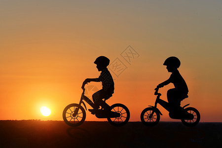 骑车秋游的男孩儿童欢乐设计图片