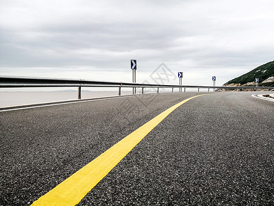 快速便捷海岛上宽敞的高速公路背景