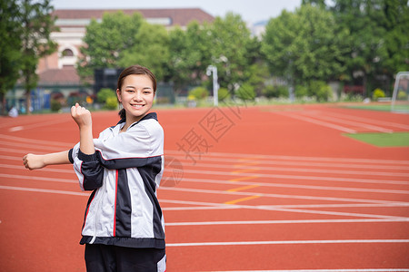 青少年体育高中生在操场运动热身背景