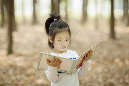 学习女孩子女孩在阅读看书背景