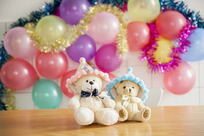儿童节生日聚会时的玩具熊图片