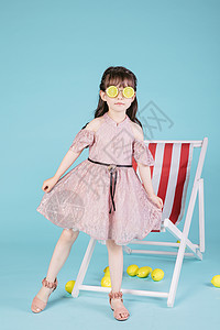 卡通连衣裙女孩小女孩儿童节头戴柠檬卡通眼镜背景