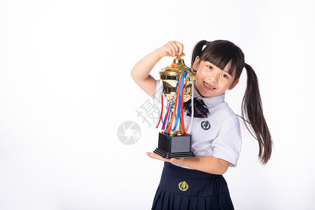 儿童夏令营图片手拿奖杯的小女孩背景