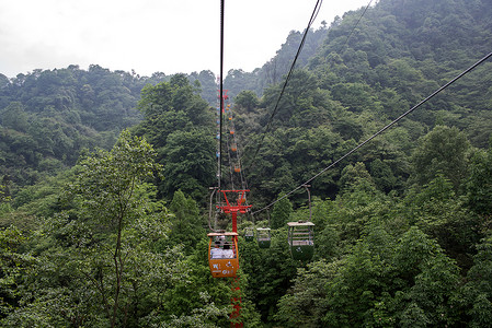 青城山中的索道背景图片