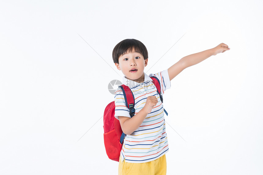 活泼的孩子背着书包图片