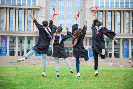 毕业庆祝跳跃的大学生背景