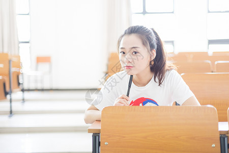 女学生教室看书背景