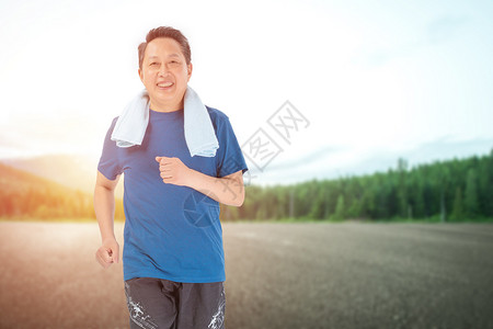 老年人跑步跑步健身高清图片