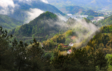 云山雾绕5A景点山雾谷高清图片