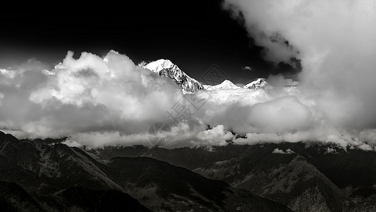 高原雪山黑白照高清图片