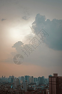 城市上空的云背景图片