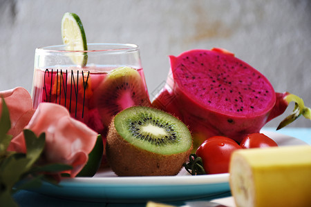 夏日水果自制冰镇果汁高清图片