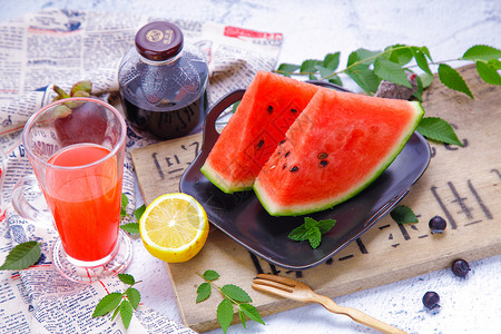 西瓜果汁冰爽夏季水果甜品背景