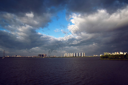 城湖湖畔现代城背景