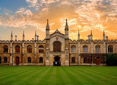 对称素材夕阳下的剑桥大学背景