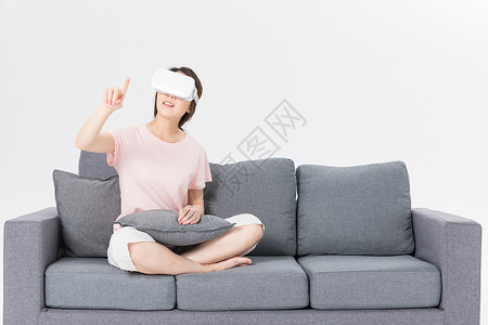 居家女性使用Vr眼镜图片