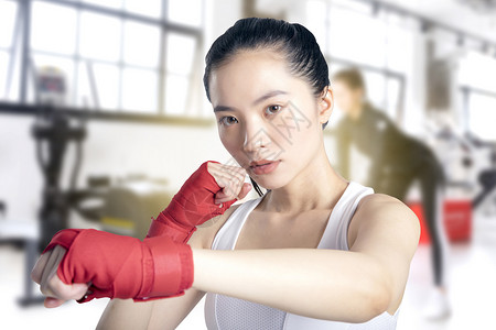 年轻女性拳击运动运动健身设计图片