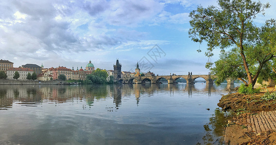 布拉格查理大桥全景图古典建筑高清图片素材