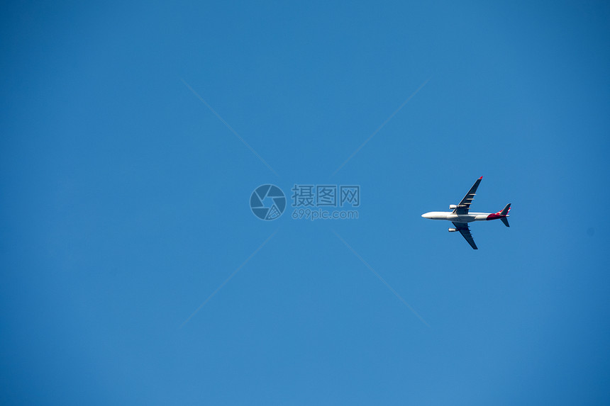 天空的飞机图片