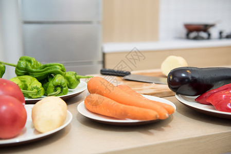 餐柜上的新鲜蔬菜做饭高清图片素材