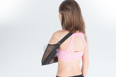 骨折女性手臂吊带背景图片