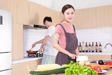 居家生活夫妻厨房做饭背景图片