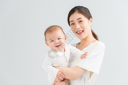 产后保养母婴妈妈抱着宝宝背景