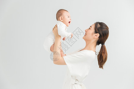 儿童爱党素材母婴妈妈举起宝宝背景