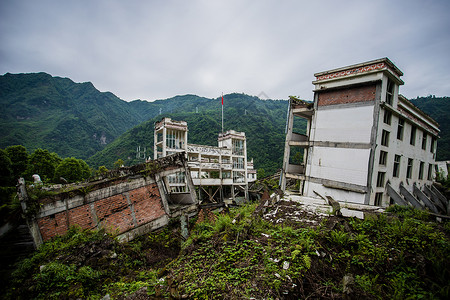 摩托車四川汶川地震遗址熊猫大道背景