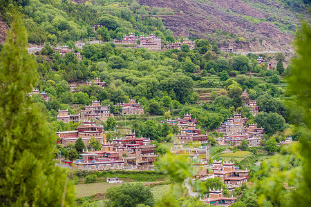 基诺山寨甲居藏寨背景