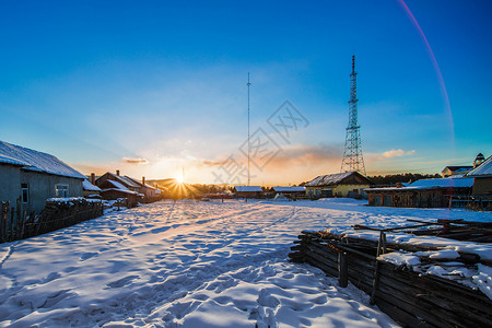 日落雪景北极村冬天的日落背景