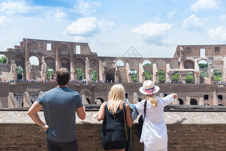意大利古罗马斗兽场国外游客背景图片