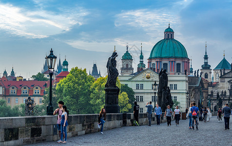 捷克布拉格著名旅游景点查理大桥建筑高清图片素材
