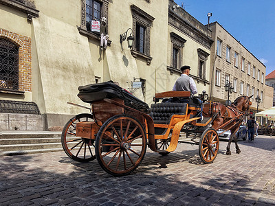 欧式马车波兰首都华沙老城游览马车背景