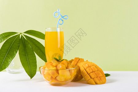 夏日芒果汁夏季新鲜芒果芒果汁背景