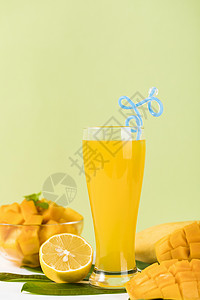 夏日芒果汁夏季新鲜芒果芒果汁背景