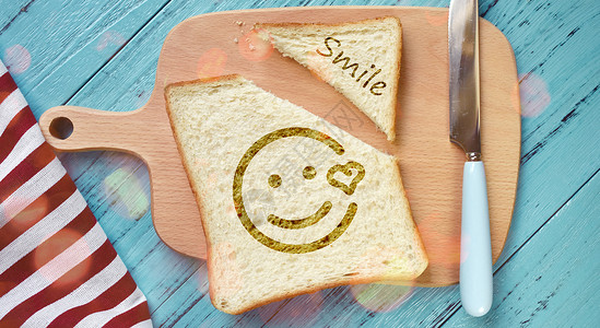 桌子面包微笑设计图片