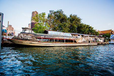 曼谷湄南河游船背景图片