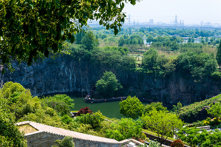 白天上海辰山植物园天坑背景图片