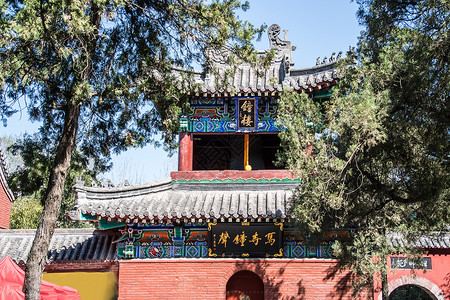 烧香祭祖洛阳白马寺的钟楼背景