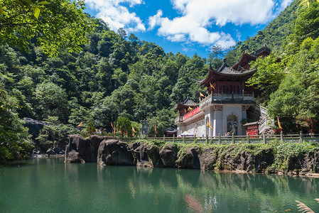 山中寺庙浙江遂昌山中的寺庙背景