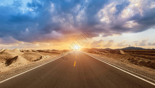 蓝天白云沙漠公路背景设计图片