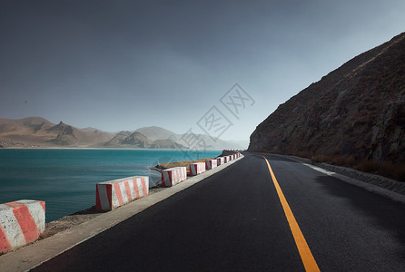 青藏线的道路背景图片