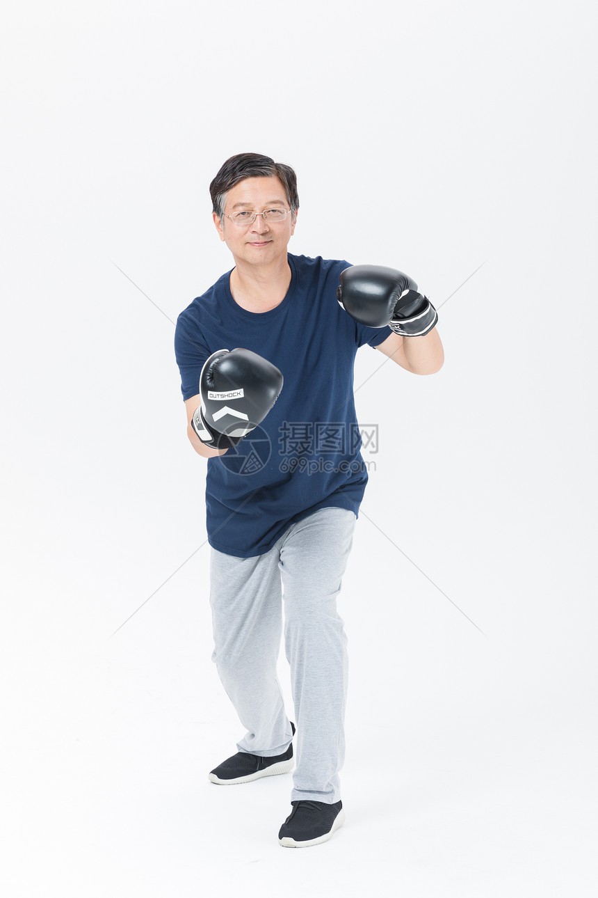 老年人拳击运动图片