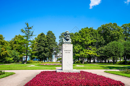 巴甫洛夫斯克的花园雕像图片