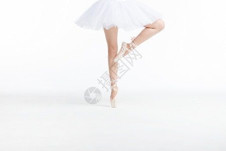 舞蹈女性跳芭蕾舞脚部特写图片